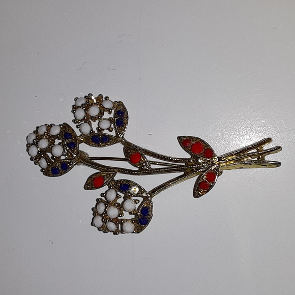 Jewelry - Vintage  flower brooch